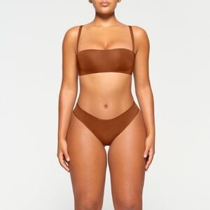 NWT Skims Body Wireless Strapless Bra 40DDD